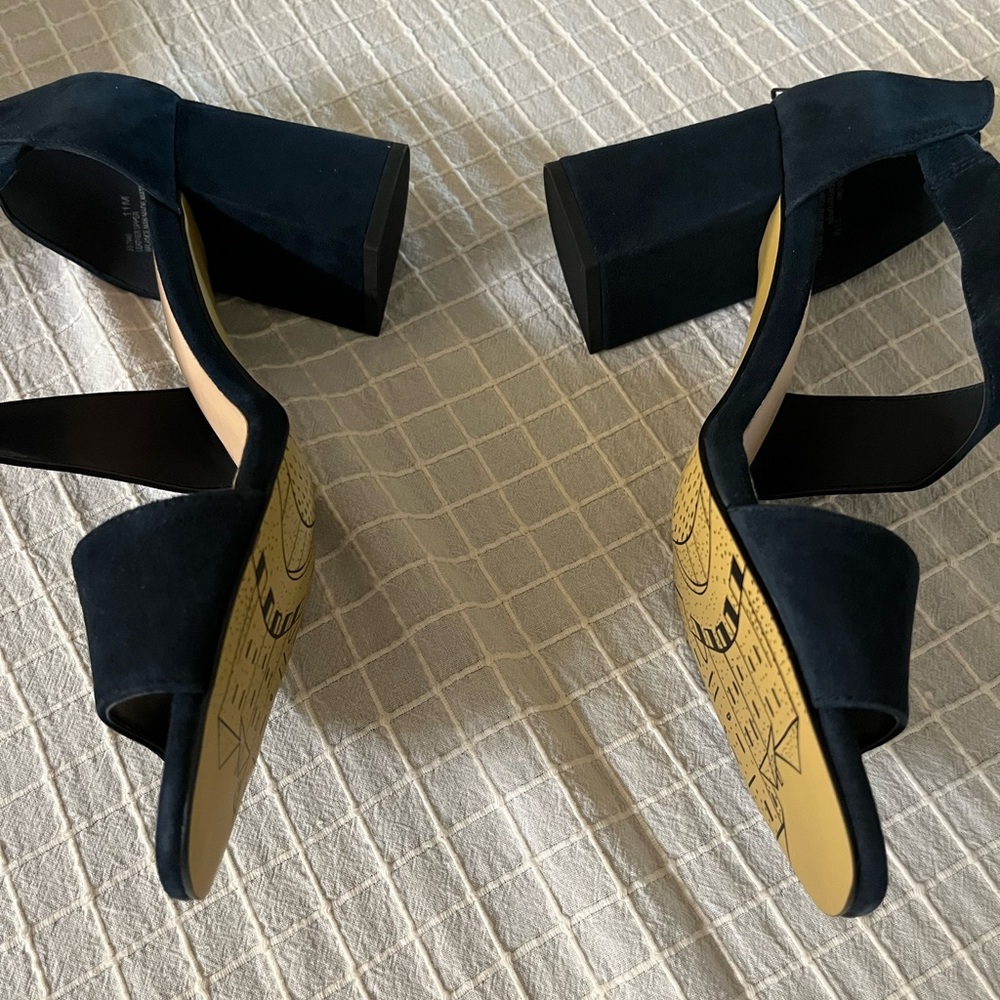 Navy Suede Bella Vita Shoes - NIB - Picture 5 of 7